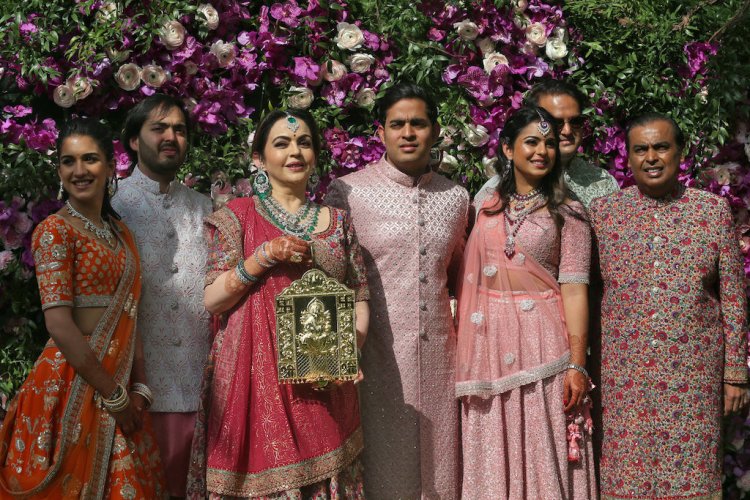 भारत के सबसे अमीर अम्बानी  परिवार के बारे में हैरत में डाल  देनी वाली कुछ अनजानी बाते