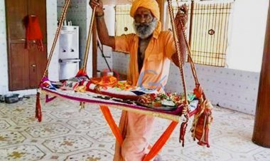 विश्वव्यापी कोरोना से लड़ने के लिए एक पैर पर खड़े मोरबी के इस महंत द्वारा कठोर तपस्या की